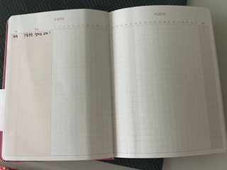리훈 2024년 하고싶은말다이어리 만년형(위클리/데일리 중 택 1) — 5점을 준 리뷰어가 2023년 9월 올린 사용 사진