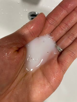 방방곳곳 편림초 마이크로바이옴 샴푸 — 5점을 준 리뷰어가 2022년 3월 올린 사용 사진