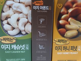 짜먹는 이지견과 짜먹는 이지아몬드, 짜먹는 이지허니피넛, 짜먹는 이지캐슈넛 각 10g X  10포 — 2점을 준 리뷰어가 2021년 2월 올린 사용 사진