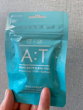 입 냄새 완화에 도움을 주는 에티켓 캔디 앳캔디 스트롱민트 — 5점을 준 리뷰어가 2021년 2월 올린 사용 사진