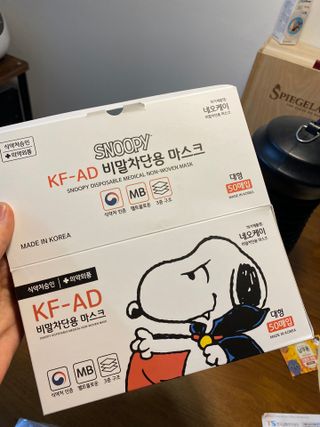 JHWORLD 스누피 마스크 정품 스누피 KF-AD 국내 비말차단 아동용 성인용 일회용 덴탈마스크 50매 — 4점을 준 리뷰어가 2021년 8월 올린 사용 사진