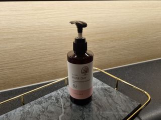 라라로즈데이 시즌2 여성청결제 200ml 아로마 페미민 클렌저, 독일더마인증 — 5점을 준 리뷰어가 2021년 8월 올린 사용 사진