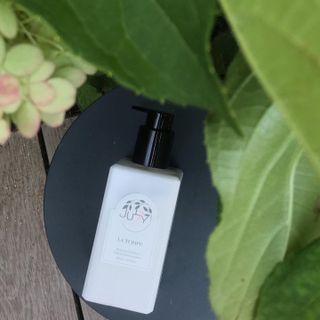줄라이 모닝 _ JULY MORNING 줄라이모닝 하이드레이팅 퍼퓸드 바디앤핸드 에멀젼 — 4점을 준 리뷰어가 2021년 9월 올린 사용 사진