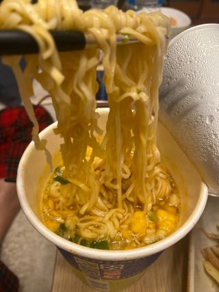 NISSIN 닛신 컵누들  4종 - 씨푸드오리지날, 씨푸드 스파이시, 씨푸드 커리, 씨푸드 XO소스 — 5점을 준 리뷰어가 2021년 12월 올린 사용 사진