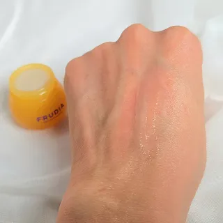 [후르디아] 올리브영 꿀과즙 립밤 2종 (블루베리/석류) — 5점을 준 리뷰어가 2022년 11월 올린 사용 사진