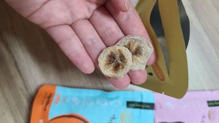 아비삭 과일칩 딸기, 감, 포도, 바나나 4종 — 3점을 준 리뷰어가 2021년 8월 올린 사용 사진