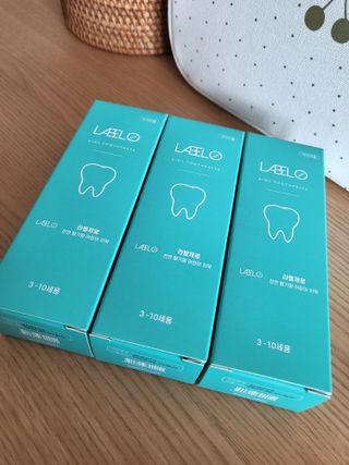 치과에서 쓰는 치약 _ 라벨제로 저불소 꼬마, 키즈, 유아, 베이비, 주니어 안전한 어린이치약 — 5점을 준 리뷰어가 2022년 10월 올린 사용 사진