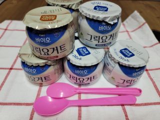매일바이오 그릭요거트 오리지널 플레인 4개, 로스터리 커피믹스 4개 — 4점을 준 리뷰어가 2021년 12월 올린 사용 사진