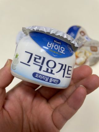 매일바이오 그릭요거트 오리지널 플레인 4개, 로스터리 커피믹스 4개 — 4점을 준 리뷰어가 2021년 12월 올린 사용 사진