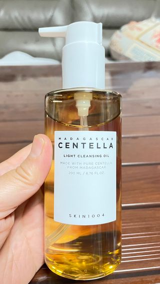 스킨1004 [SKIN1004] 마다가스카르 센텔라 라이트 클렌징 오일 200ml — 5점을 준 리뷰어가 2024년 7월 올린 사용 사진