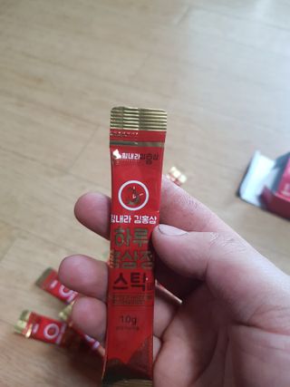 힘내라김홍삼 하루홍삼정스틱 10g x 30포 — 5점을 준 리뷰어가 2021년 4월 올린 사용 사진
