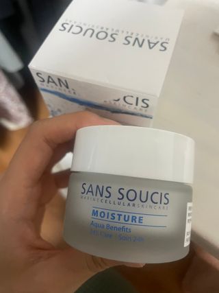 산수시 아쿠아 베네핏 24h 수부지 물광 속건조 수분크림 50ml — 5점을 준 리뷰어가 2021년 7월 올린 사용 사진