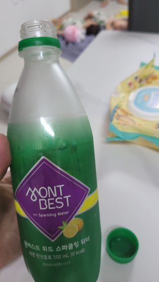 몽베스트 Montbest with Sparkling water Lemon OR Lime 20병(랜덤) — 4.5점을 준 리뷰어가 2022년 8월 올린 사용 사진