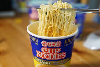 NISSIN 닛신 컵누들  4종 - 씨푸드오리지날, 씨푸드 스파이시, 씨푸드 커리, 씨푸드 XO소스 — 5점을 준 리뷰어가 2021년 12월 올린 사용 사진