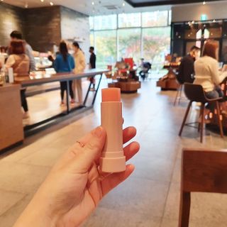바르는뷰티 데생멀티밤 식물유래성분 97 저분자콜라겐 피부수분 미백 주름개선 멀티밤스틱 — 5점을 준 리뷰어가 2021년 10월 올린 사용 사진