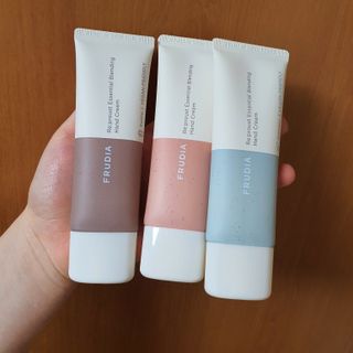 [후르디아] 끈적임 없는 착한성분 비건  핸드크림 3종 — 5점을 준 리뷰어가 2021년 12월 올린 사용 사진