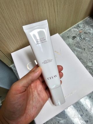프리마인 선크림만 바꿨을 뿐인데 매일 물 2L챙겨먹고 기초케어 완벽하게 한 물빛피부 완성,셀라브UV프로텍터 — 5점을 준 리뷰어가 2023년 7월 올린 사용 사진