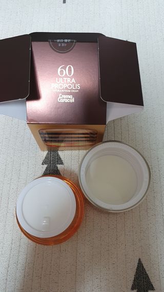 자민경 크레마카라콜 울트라 프로폴리스 하이드라 인텐스 크림 50ml — 5점을 준 리뷰어가 2021년 1월 올린 사용 사진