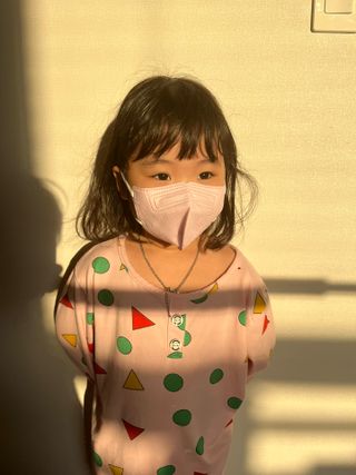 애니가드키즈 새부리형 KF94  5컬러 각 10매입 [화이트, 블랙, 크리미베이지, 코튼핑크, 그레이] 3-6세 — 5점을 준 리뷰어가 2022년 2월 올린 사용 사진