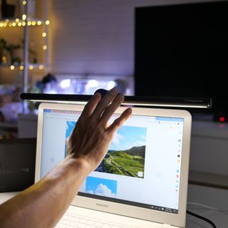TOMO GRAPHY 나 있을땐 환한 조명 나 없을땐 확실한 살균 ★ DESK LIGHT & STERILIZER [ON] ★ — 4점을 준 리뷰어가 2021년 11월 올린 사용 사진
