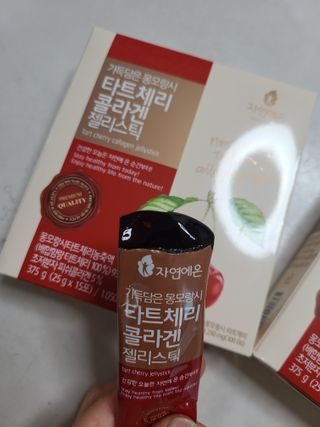자연에온 가득담은 몽모랑시 타트체리 콜라겐 젤리스틱 — 5점을 준 리뷰어가 2021년 1월 올린 사용 사진