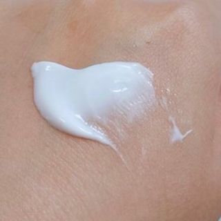 산수시 아쿠아 베네핏 24h 수부지 물광 속건조 수분크림 50ml — 5점을 준 리뷰어가 2021년 7월 올린 사용 사진