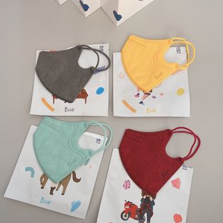 [블루 본 아이노우] 유아용 컬러마스크 40 PCS SET 2중 택 1 — 5점을 준 리뷰어가 2021년 4월 올린 사용 사진