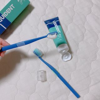 리퀴덴트 오랄케어 온가족용 리퀴덴트 더더 오랄케어 무불소 치약 + 임상시험완료 이중 미세 엠보싱 칫솔 올데이세트 — 5점을 준 리뷰어가 2021년 1월 올린 사용 사진