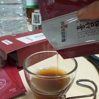힘내라김홍삼 홍삼활력진 50ml x 5포 — 3점을 준 리뷰어가 2021년 3월 올린 사용 사진