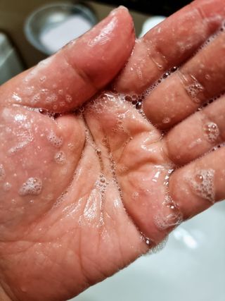 빅그린 안티 헤어로스 탈모 카렌듈라 바이옴 샴푸 500ml (지성두피용) — 5점을 준 리뷰어가 2022년 8월 올린 사용 사진