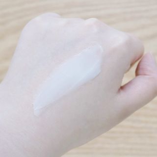 르핸스 퍼포밍 2 핸드&네일 비반트포렛/베티버포그 — 5점을 준 리뷰어가 2023년 3월 올린 사용 사진