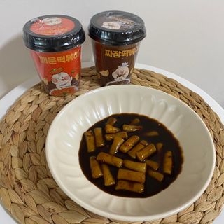 유비쿡 컵떡볶이 매운컵떡볶이2개/ 짜장컵떡볶이 2개  총 4개세트 — 4점을 준 리뷰어가 2021년 5월 올린 사용 사진