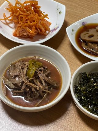하나마이 [마마쿡] 전 청와대 천상현 셰프의 밑반찬  5종세트(소고기 장조림+연근조림+진미채+간장김자반+새우김자반) — 5점을 준 리뷰어가 2023년 4월 올린 사용 사진