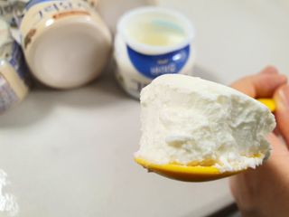 매일바이오 그릭요거트 오리지널 플레인 4개, 로스터리 커피믹스 4개 — 4.5점을 준 리뷰어가 2021년 12월 올린 사용 사진