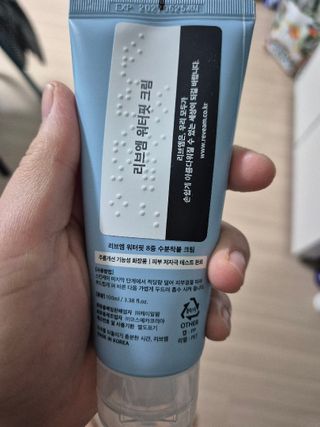 나우 [리브엠]피부 속부터 겹겹이, 촘촘하게! 워터핏8중 수분착붙 크림 — 5점을 준 리뷰어가 2025년 5월 올린 사용 사진