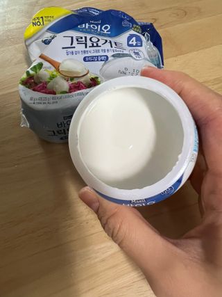 매일바이오 그릭요거트 오리지널 플레인 4개, 로스터리 커피믹스 4개 — 5점을 준 리뷰어가 2021년 12월 올린 사용 사진