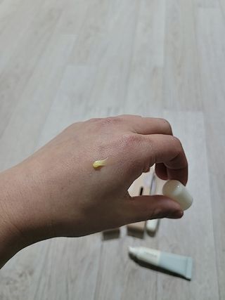 [후르디아] 올리브영 착한보습 비건 립버터 2종 — 5점을 준 리뷰어가 2022년 2월 올린 사용 사진