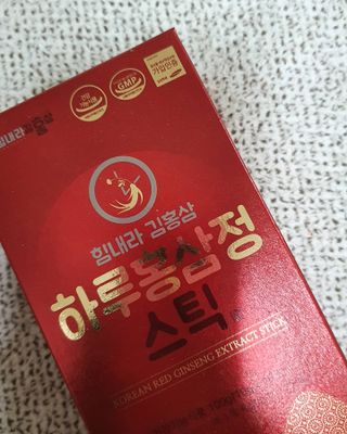 힘내라김홍삼 하루홍삼정스틱 10g x 10포 — 5점을 준 리뷰어가 2021년 5월 올린 사용 사진
