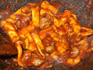 화끈한녀석들 새오똥400g 새우,오징어,똥집 볶음요리 소스,밀떡, 참기름 포함 — 4점을 준 리뷰어가 2022년 11월 올린 사용 사진