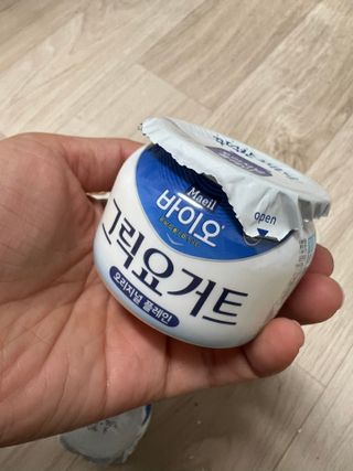 매일바이오 그릭요거트 오리지널 플레인 4개, 로스터리 커피믹스 4개 — 5점을 준 리뷰어가 2021년 12월 올린 사용 사진