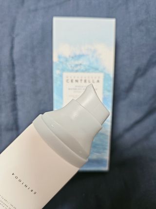 [스킨1004] 마다가스카르 센텔라 히알루-시카 워터핏 선세럼 50ml — 5점을 준 리뷰어가 2024년 5월 올린 사용 사진