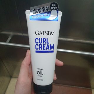 [갸스비] 곱슬 머리부터 파마까지 남자의 컬을 위한 갸스비 컬크림 — 3.5점을 준 리뷰어가 2021년 10월 올린 사용 사진