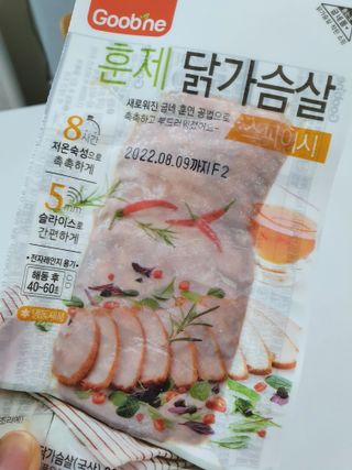 굽네몰 [굽네] 훈제 닭가슴살 2종 6팩 — 5점을 준 리뷰어가 2021년 8월 올린 사용 사진