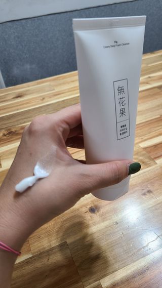 [베러오리진] 무화과 크리미 딥 폼 클렌저/피부 노폐물 & 미세먼지 99 세정 인증 민감성 피부 무자극 인증 — 5점을 준 리뷰어가 2021년 12월 올린 사용 사진