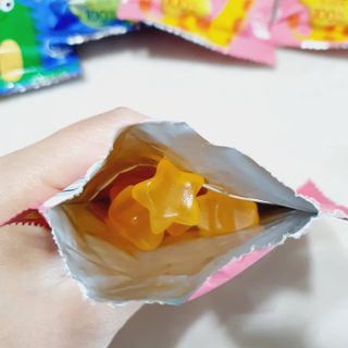 브이푸드 야쿠르트 구미젤리 — 5점을 준 리뷰어가 2021년 4월 올린 사용 사진