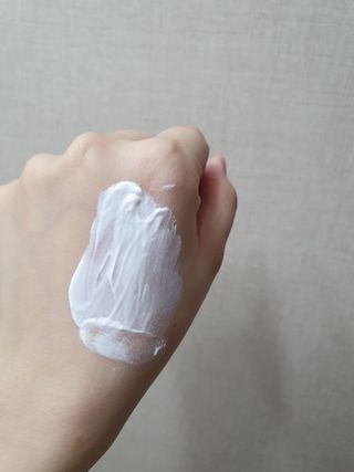 [스킨1004] 마다가스카르 센텔라 히알루-시카 워터핏 선세럼 50ml — 5점을 준 리뷰어가 2024년 5월 올린 사용 사진