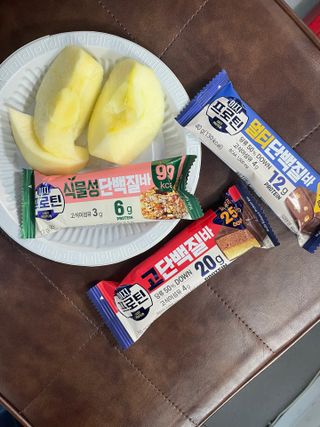 이지프로틴바 3종x각 2ea (고단백질바, 멀티단백질바, 식물성단백질바) — 5점을 준 리뷰어가 2024년 3월 올린 사용 사진