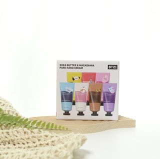 쿤달 BT21 시어버터 앤 마카다미아 퓨어 핸드크림 50ml 7구 기프트 세트 — 5점을 준 리뷰어가 2021년 3월 올린 사용 사진