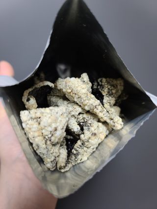 오봉산꽃부각 [만나식품] 오봉산 꽃부각 3가지 맛(오리지널, 새우맛, 매운고추맛) — 5점을 준 리뷰어가 2023년 1월 올린 사용 사진