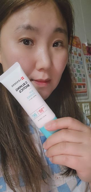 리더스코스메틱 리더스 카밍 바이오틱스 선 에센스 SPF 50+ PA++++ — 5점을 준 리뷰어가 2022년 6월 올린 사용 사진